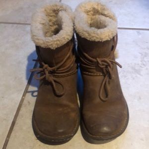 Ugg boots light brown Sz 8
